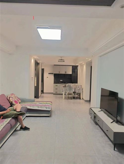 岳陽洛王泓源花苑小區(qū)電梯房出租